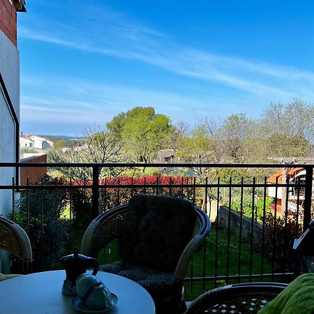 Eden Apartment Pula Bagian luar foto
