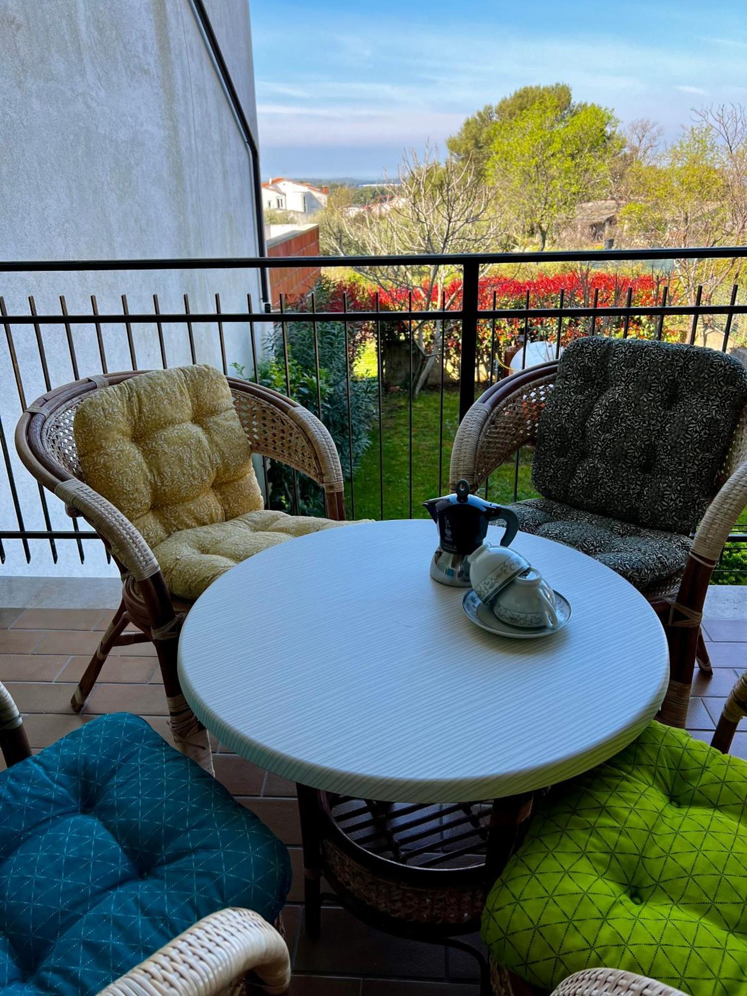Eden Apartment Pula Bagian luar foto